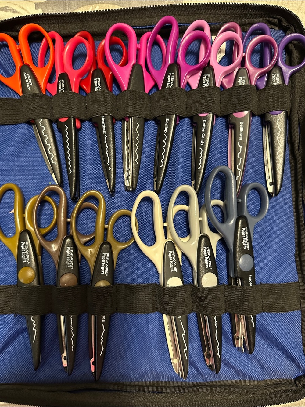 Fiskars paper Edger scissors
Set of 29 - Picture 5 of 6